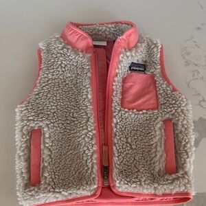 Patagonia NWOT Coral and Cream Fleece Vest